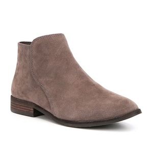 NWOB gray suede Gianni Bini booties